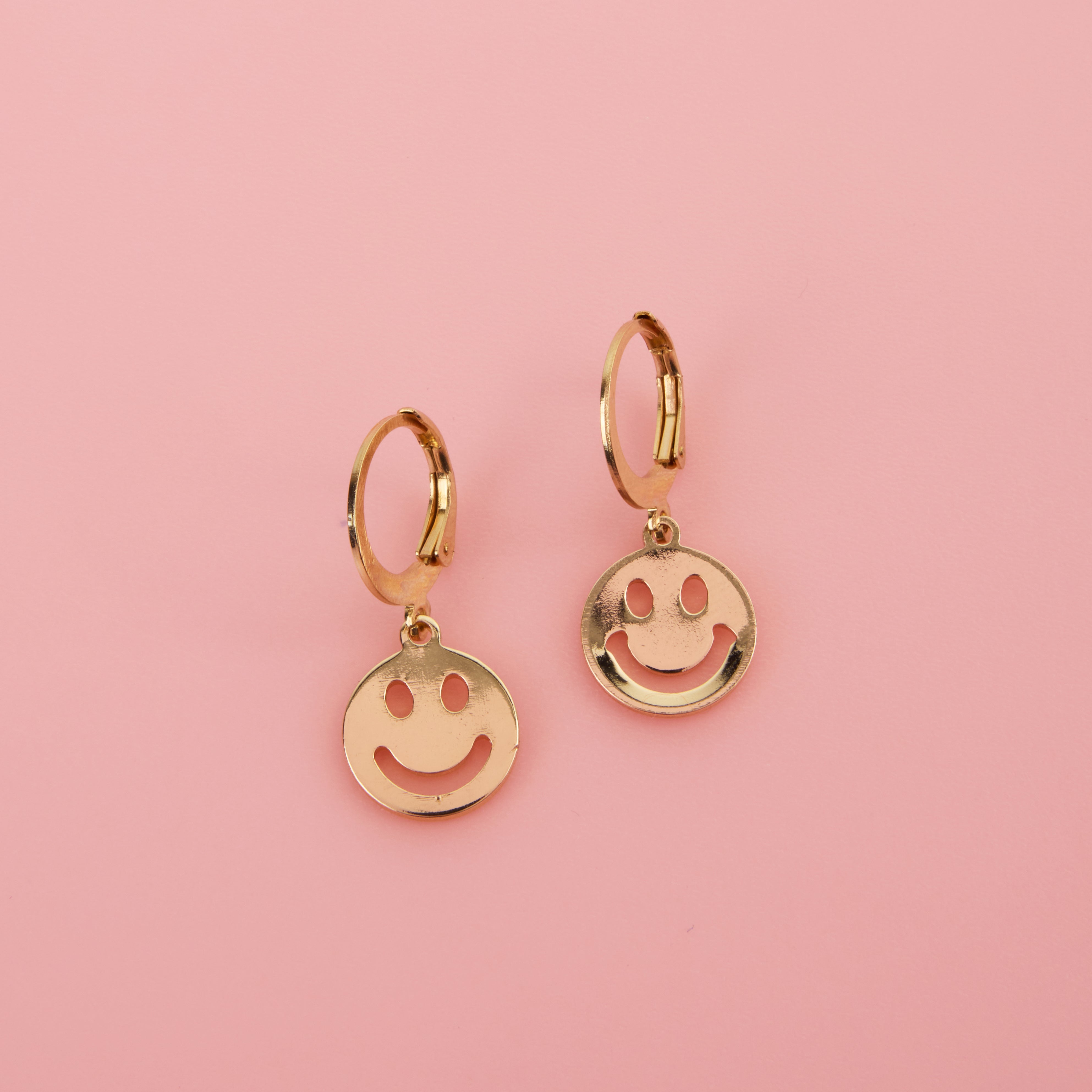 Kleine goldene Smiley-Ohrringe - handgefertigt