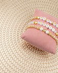 Be-Lovely | Initialen armband met witte letterkralen