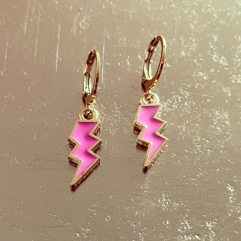 Be-Lovely | Prachtige 24k Vergulde Stainless Steel Oorringen met Roze Bliksemschichten