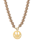 Taupe kralenketting met gouden stainless steel smiley