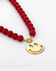 Rode kralenketting met gouden stainless steel smiley