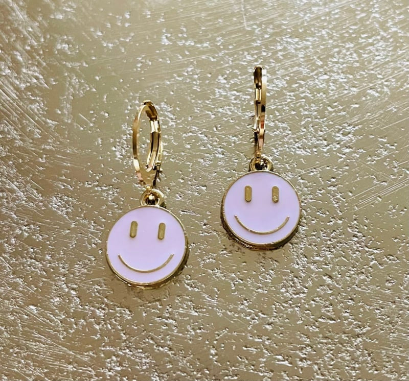 Be-Lovely | Prachtige 24k Vergulde Stainless Steel Oorringen met Lichtroze Smilies