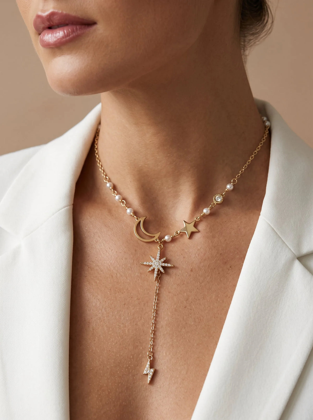 Goudkleurige stainless steel Stars & Moon Y-ketting met maan, sterren, pareltjes en bliksemschicht.