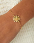 Goudkleurige stainless steel armband met grote bloem