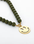Donkergroene kralenketting met gouden stainless steel smiley