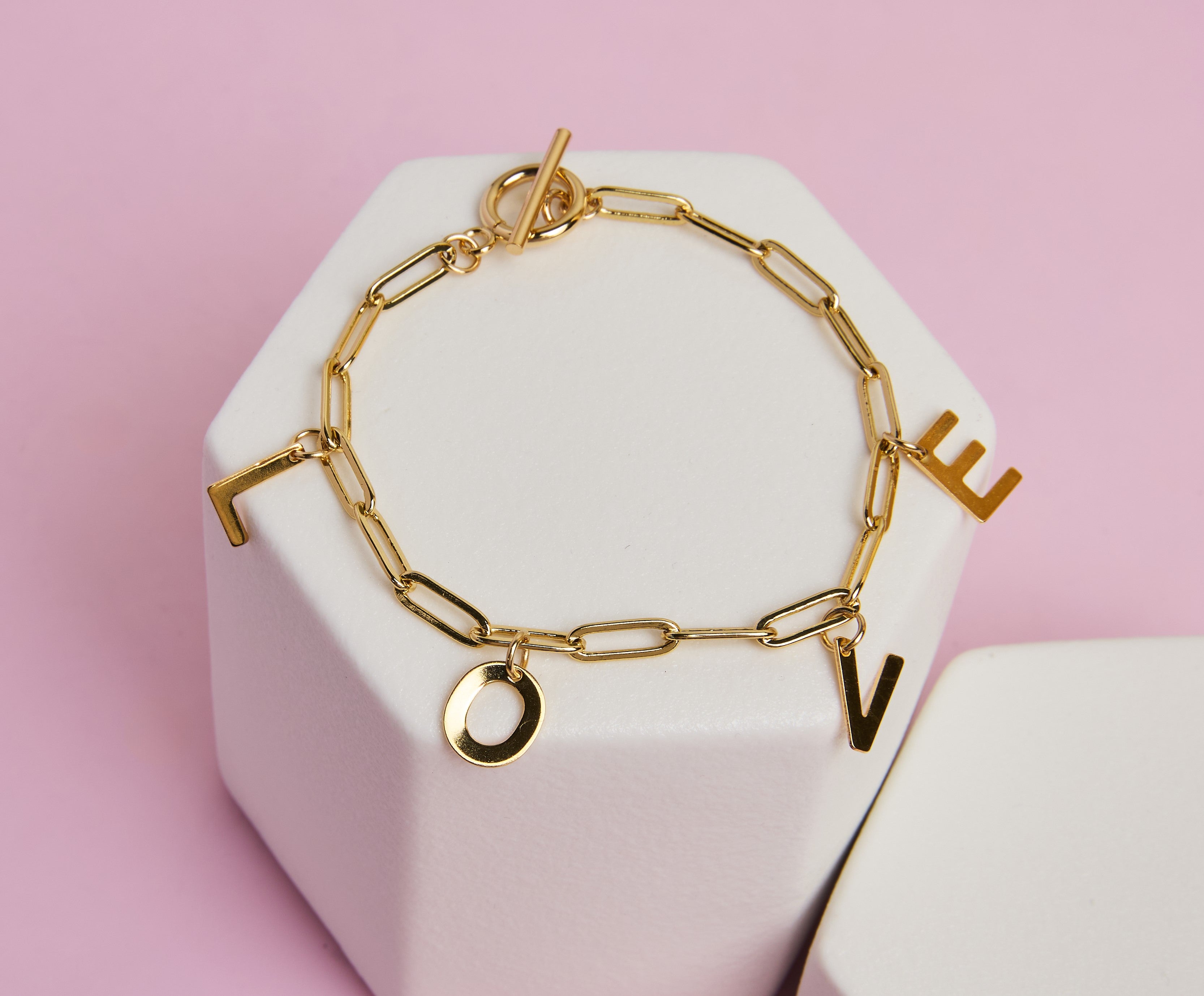 Be-Lovely | LOVE Armband - Schattige Uitstraling van Liefde en Elegantie