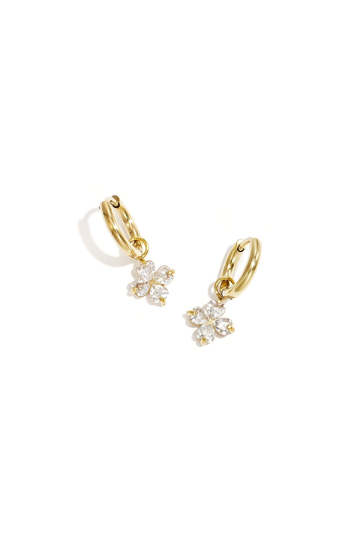 Kleine oorringetjes met bling bling klavertjes vier