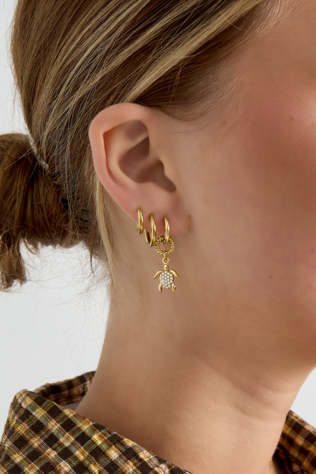Gouden oorringetjes stainless steel met schildpad en steentjes