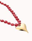 Rode harten kralenketting met gouden stainless steel hart