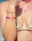 Be-Lovely | Prachtige Gouden Stainless Steel Armband met Roze Hartjes - Verstelbaar