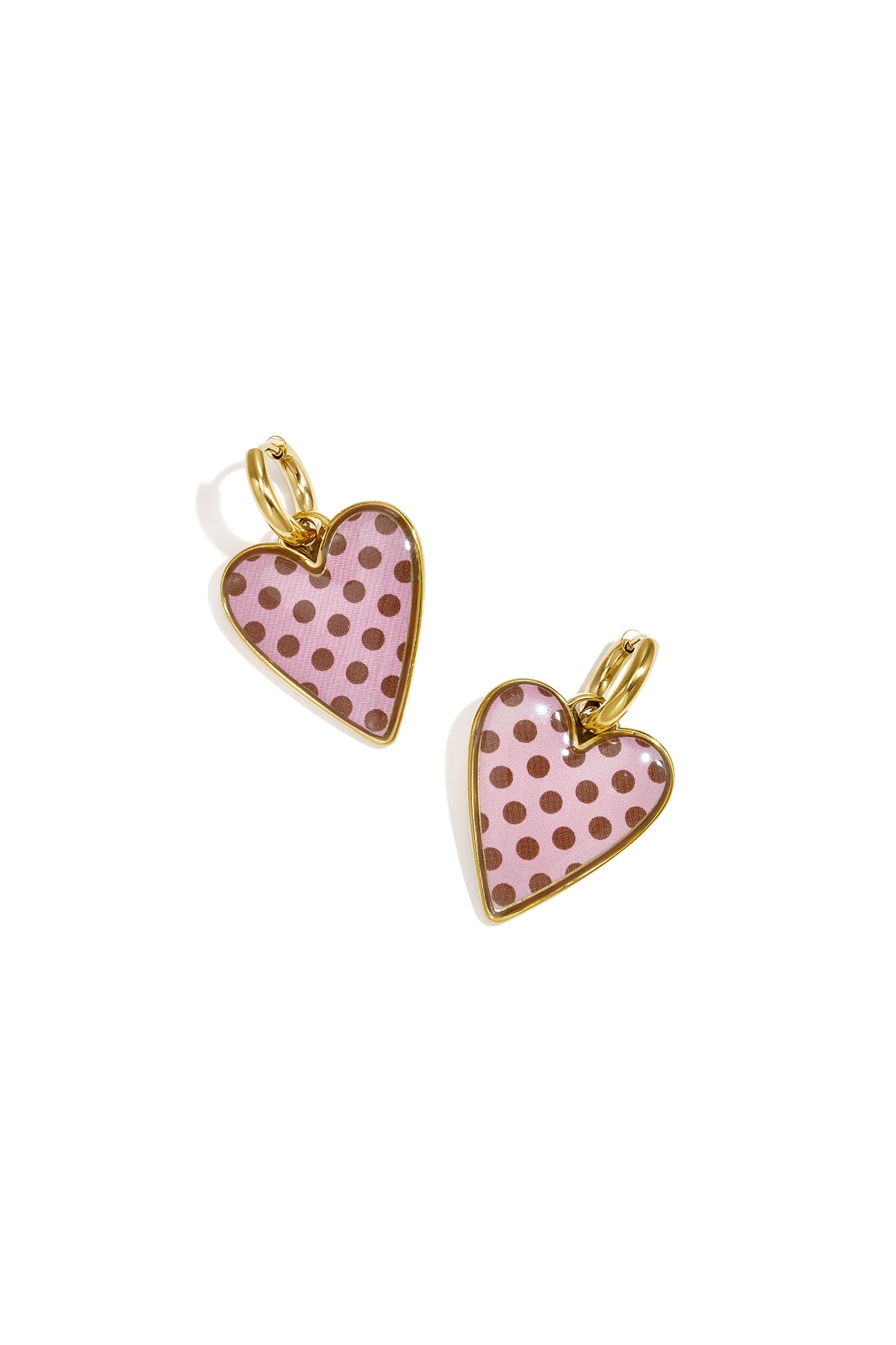 Goudkleurige stainless steel oorringen met groot roze hart en bruine polkadots
